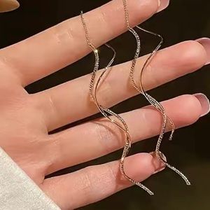 ✨3/$25✨Dainty Twist earrings